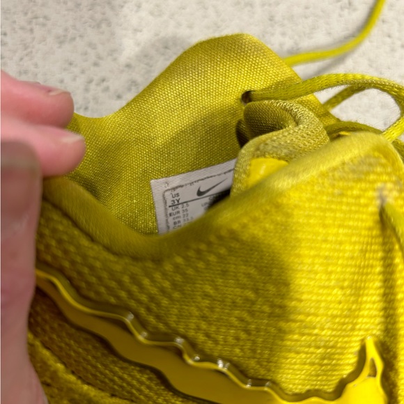 Nike Kyrie 5 SpongeBob SquarePants Shoes - Picture 9 of 9